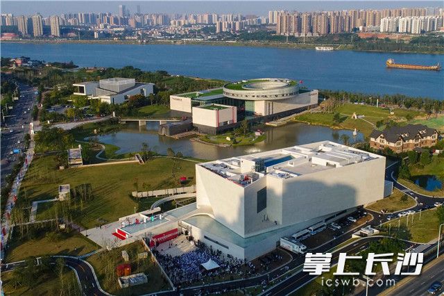 今日下午 ,“谢子龙影像艺术中心”在洋湖湿地公园正式落成开馆。均为长沙晚报记者邹麟摄