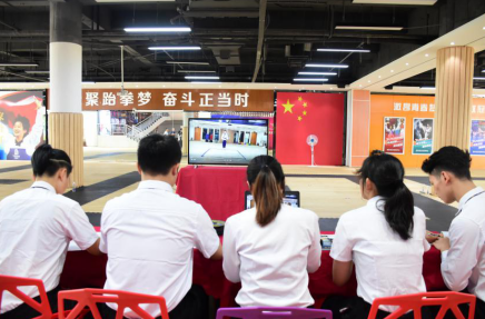 裁判线上考核选手。主办方供图