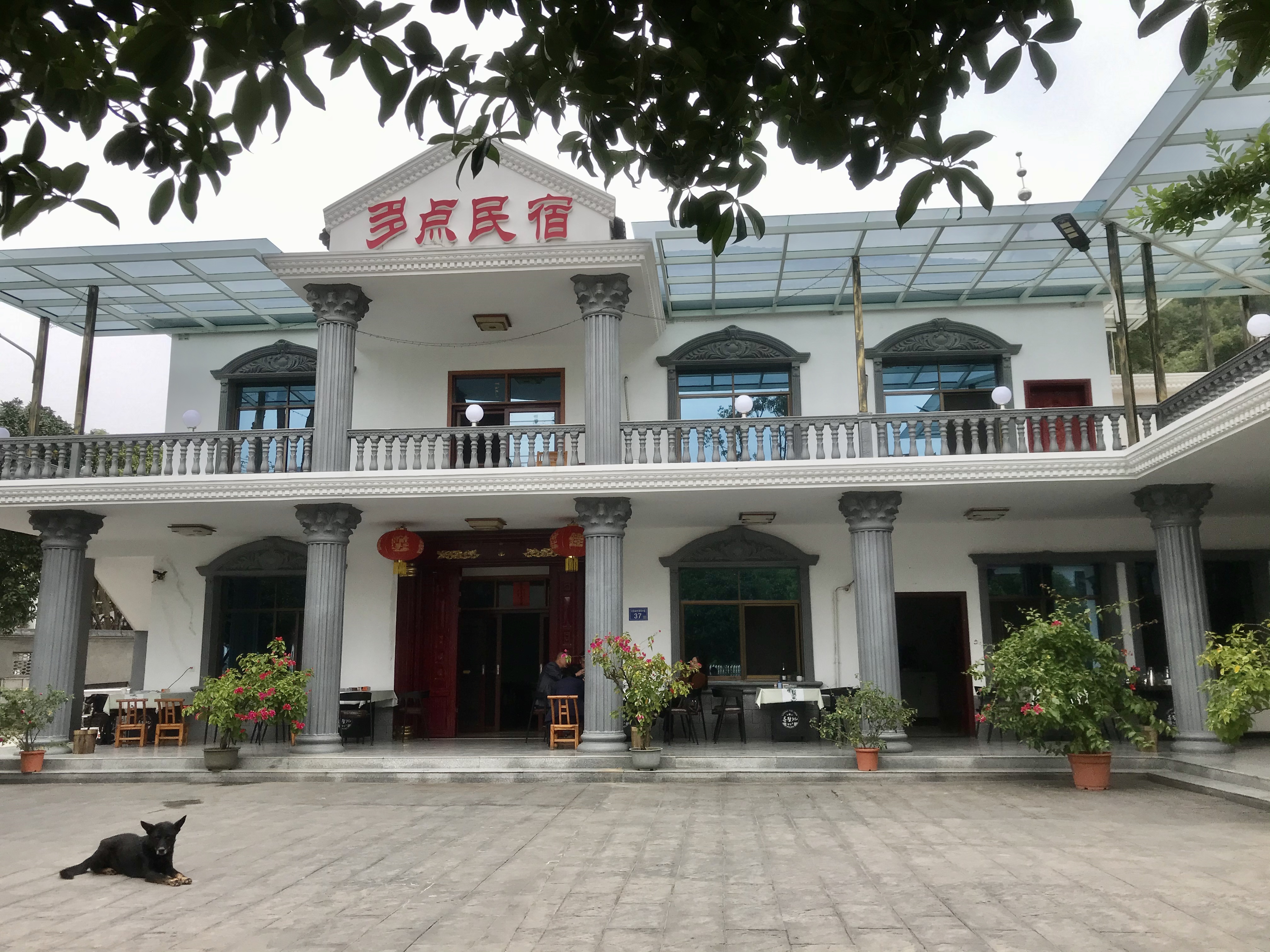 在雨花区跳马镇石燕湖村,村民在政府的奖补政策引导下,改造民居,办起了民宿。 长沙晚报全媒体记者 聂映荣 摄 在雨花区跳马镇石燕湖村,村民在政府的奖补政策引导下,改造民居,办起了民宿。 长沙晚报全媒体记者 聂映荣 摄
