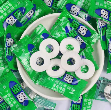 省妇幼各楼层前台都放置爱心糖果。 省妇幼各楼层前台都放置爱心糖果。