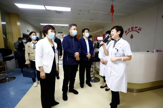 巡回指导组一行还实地查看了该院为民办实事的推进情况。 巡回指导组一行还实地查看了该院为民办实事的推进情况。