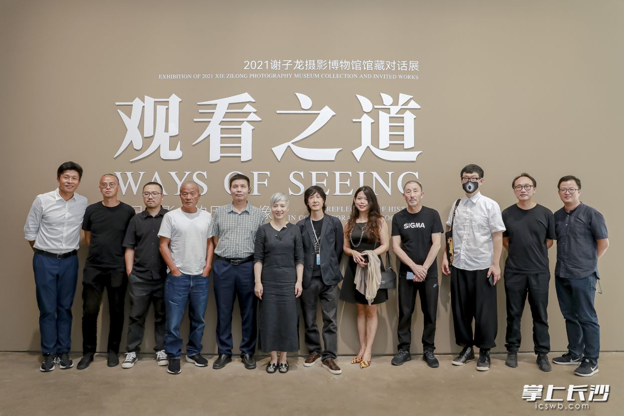 开幕式嘉宾合影。