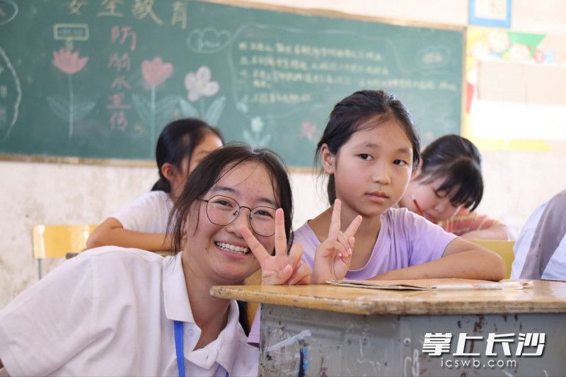 实践团队队员在千丘田小学展开为期一周的支教活动。 实践团队队员在千丘田小学展开为期一周的支教活动。