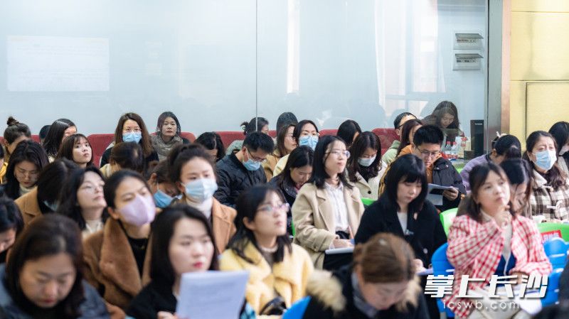 在研讨会上老师们收获满满。 在研讨会上老师们收获满满。