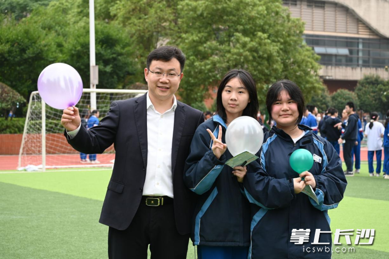 长雅中学致力于为每一个孩子健康成长护航。 长雅中学致力于为每一个孩子健康成长护航。