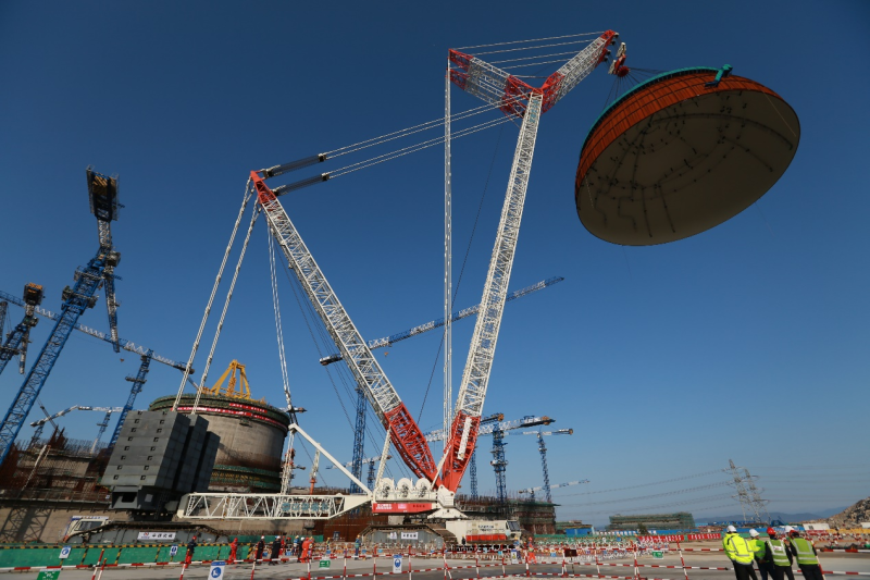 2018年,中联重科ZCC3200NP助力“华龙一号”示范工程福清核电6号机组穹顶吊装。资料图片 2018年,中联重科ZCC3200NP助力“华龙一号”示范工程福清核电6号机组穹顶吊装。资料图片