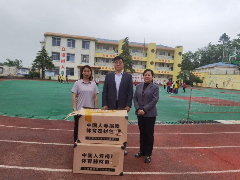 湖南省株洲市石峰区龙头铺村西塘小学捐赠活动。