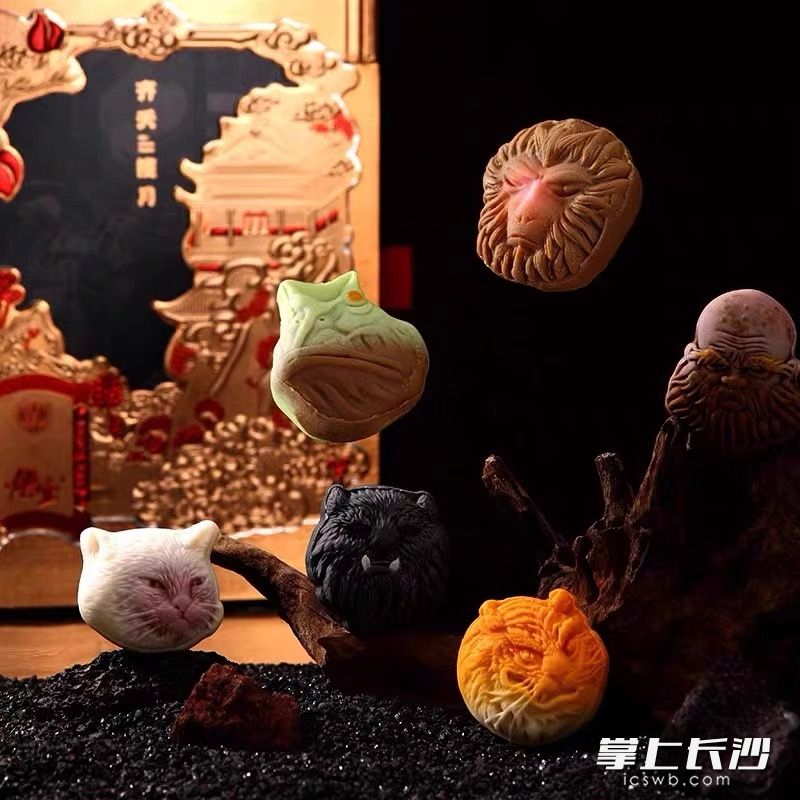 稻香村与《黑神话悟空》联名推出的“齐天揽月”黑神话月饼礼盒。