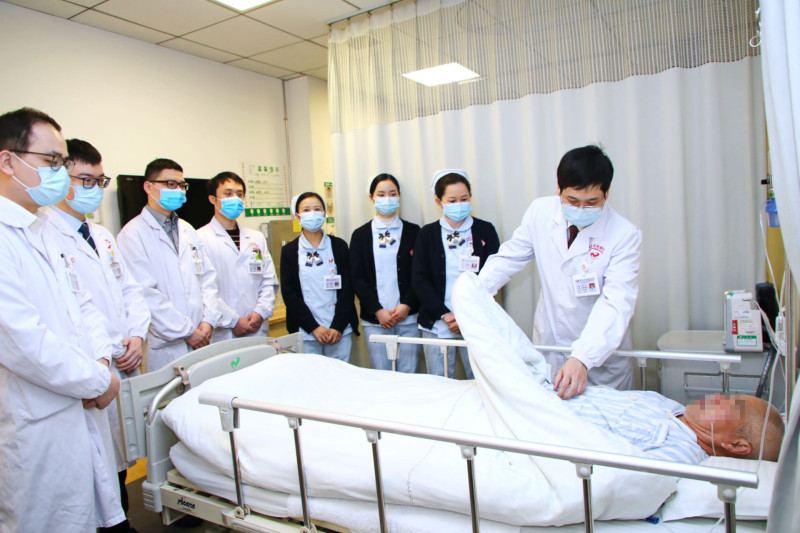 湖南肿瘤医院泌尿外科联合其他科室成立了泌尿肿瘤MDT团队，团队成员运用整合的方法诊治前列腺患者，治疗肿瘤同时实现功能的保护，让患者生存时间延长的同时，享受有质量的生活。