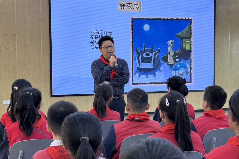 喻剑平的讲座形式鲜活,内容丰富。 喻剑平的讲座形式鲜活,内容丰富。