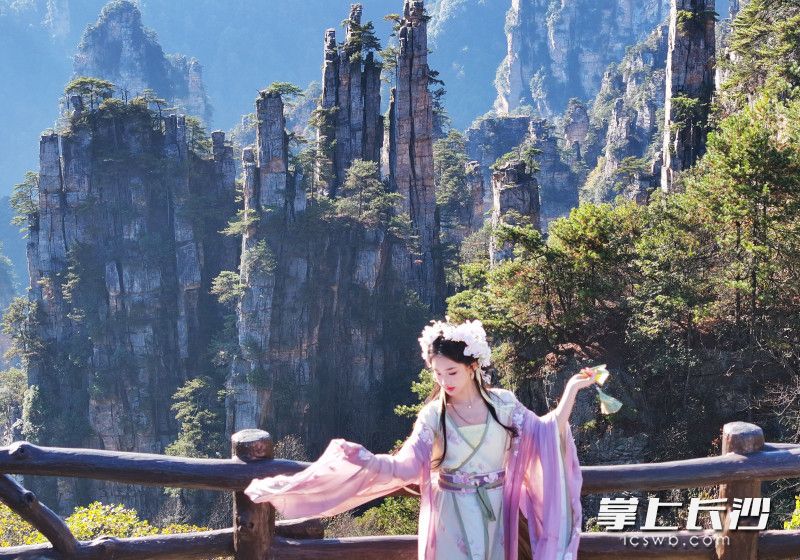 古风美女在表演。 均为景区供图 古风美女在表演。 均为景区供图