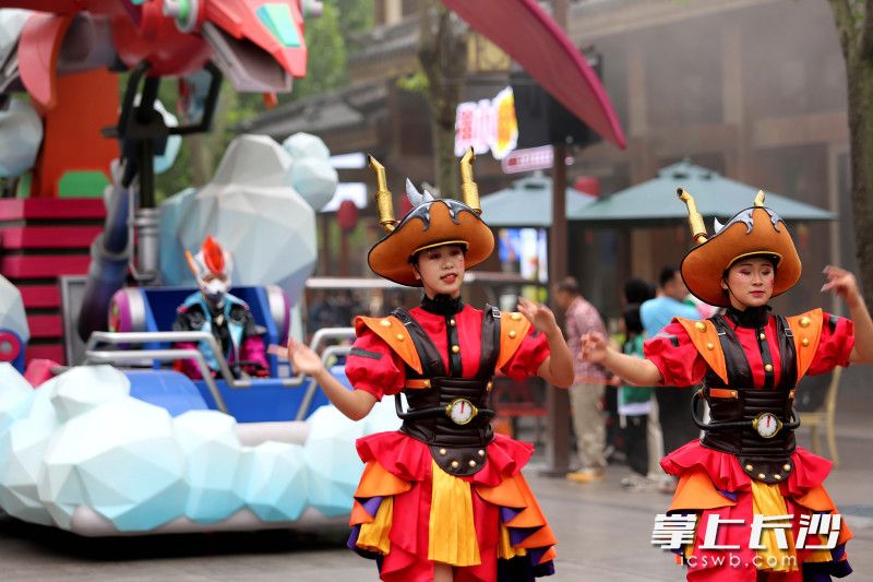 将快乐传递给每一位游客。 将快乐传递给每一位游客。