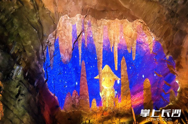 光影黄龙洞。 光影黄龙洞。
