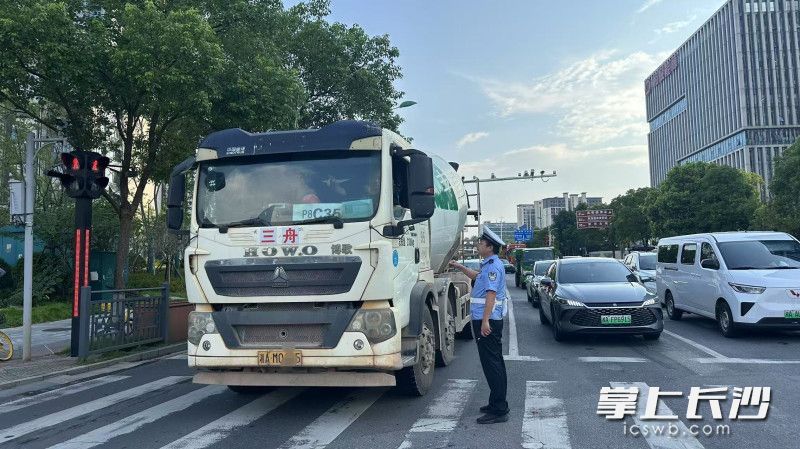 本次将重点整治货车闯禁违法行为。 本次将重点整治货车闯禁违法行为。