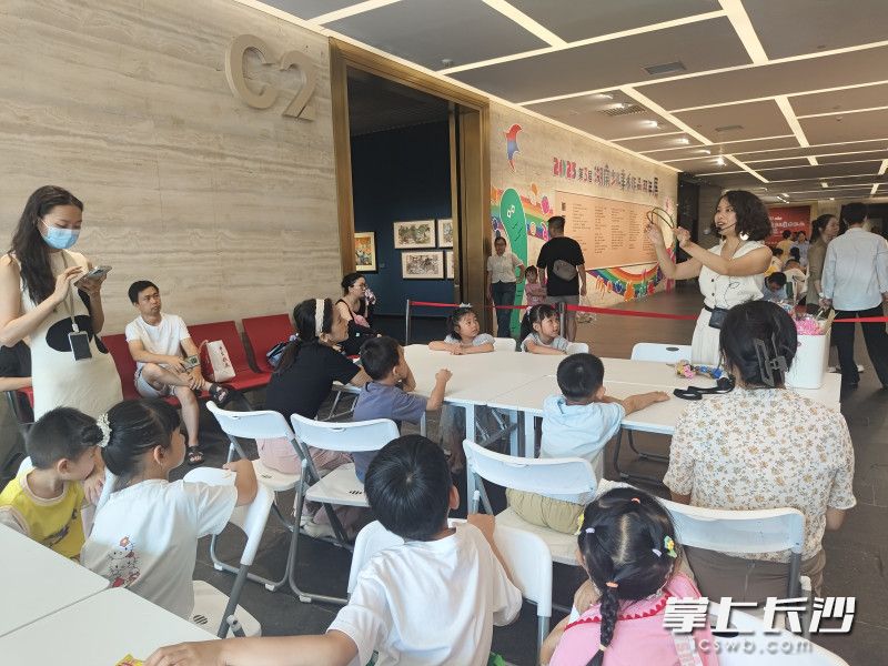 老师教学。 老师教学。