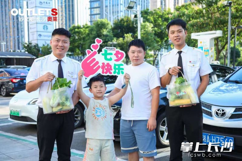 草绿丝带服务计划为消费者制造惊喜。 均为通讯员供图 草绿丝带服务计划为消费者制造惊喜。 均为通讯员供图