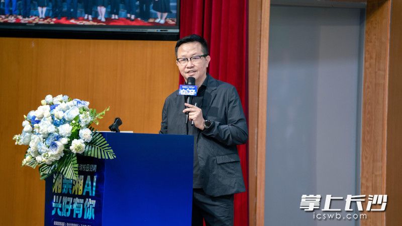9月23日,万兴科技创始人、董事长吴太兵在中南大学宣讲。 9月23日,万兴科技创始人、董事长吴太兵在中南大学宣讲。