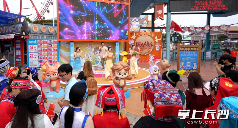 精彩演出轮番登台。 精彩演出轮番登台。