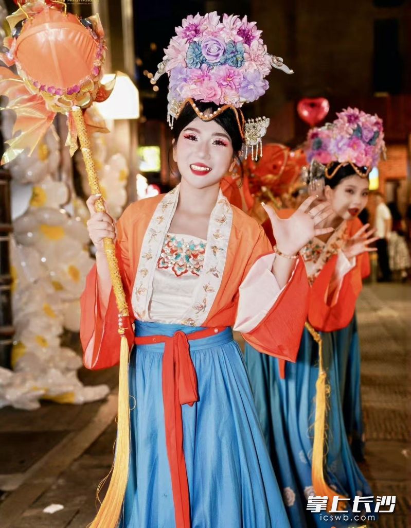 渔灯夜游，穿越时空。