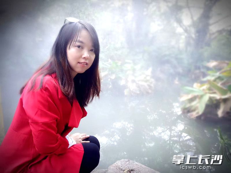 置身家乡山水之间的袁香说“路通,则万事兴”。 置身家乡山水之间的袁香说“路通,则万事兴”。