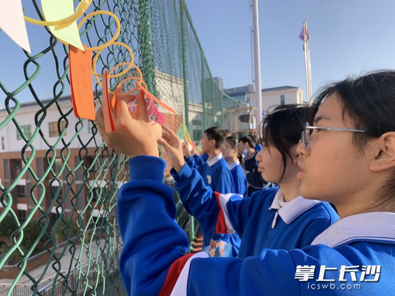 同学们在猜数字谜语。 均为长沙晚报全媒体记者洪虹摄