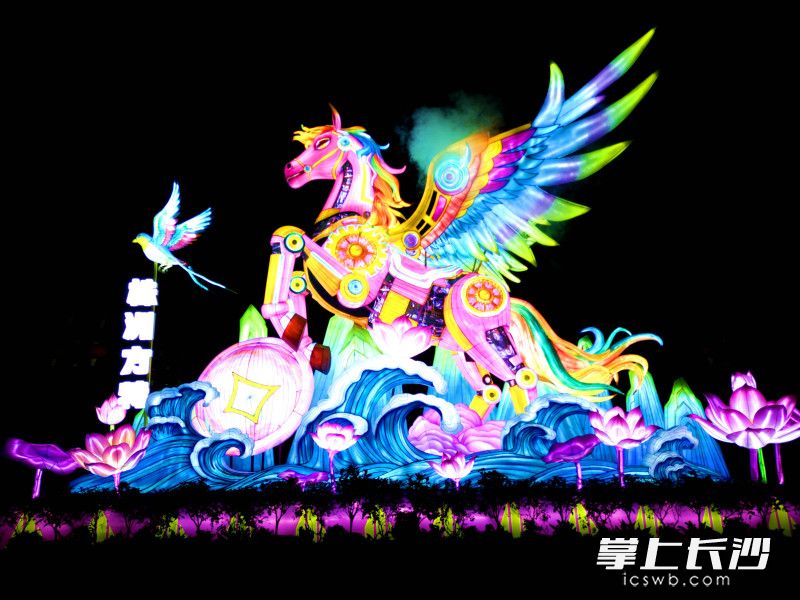 花灯瑞马腾祥。 花灯瑞马腾祥。