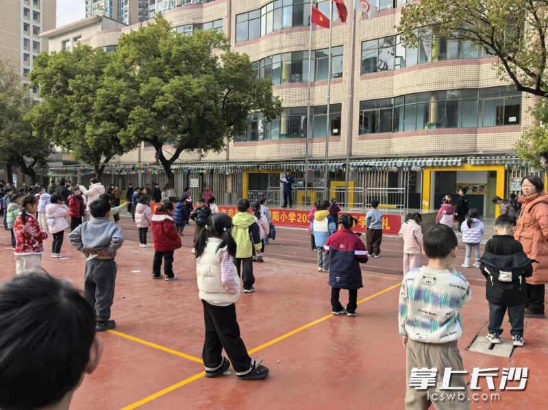 图为消防安全课现场。 长沙晚报通讯员 蒋涛 摄 图为消防安全课现场。 长沙晚报通讯员 蒋涛 摄