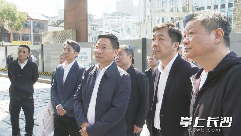 陈博彰调研潮宗街区更新改造项目。 陈博彰调研潮宗街区更新改造项目。