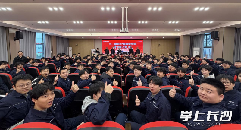 企业精准引才、学子就地择业、地方育才聚才。 企业精准引才、学子就地择业、地方育才聚才。