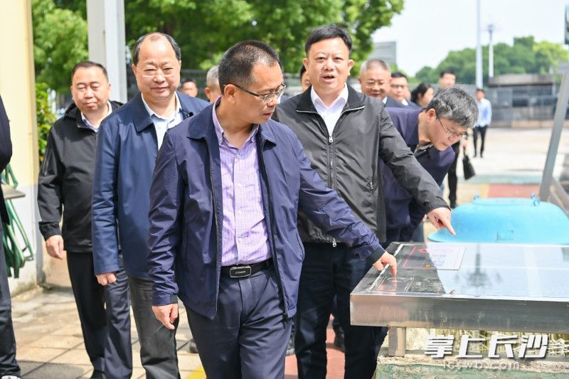 日前，市人大常委会主任罗缵吉带队前往开福区，督导检查“五一”节前安全生产工作。 长沙晚报全媒体记者 刘晓敏 摄
