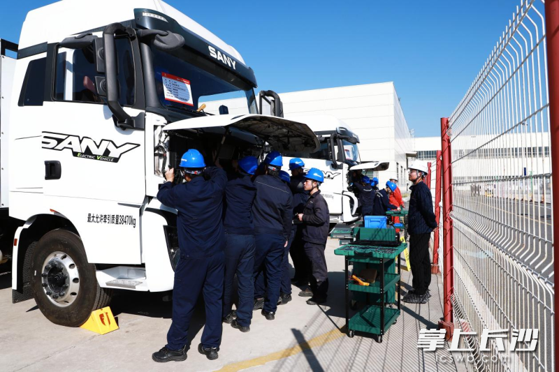定向班学生在上实训课程。 定向班学生在上实训课程。