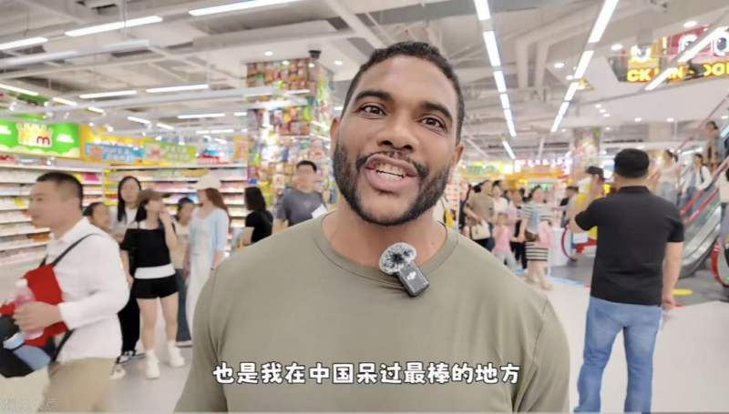 零食王国被外国游客捧为“中国之最”。 零食王国被外国游客捧为“中国之最”。