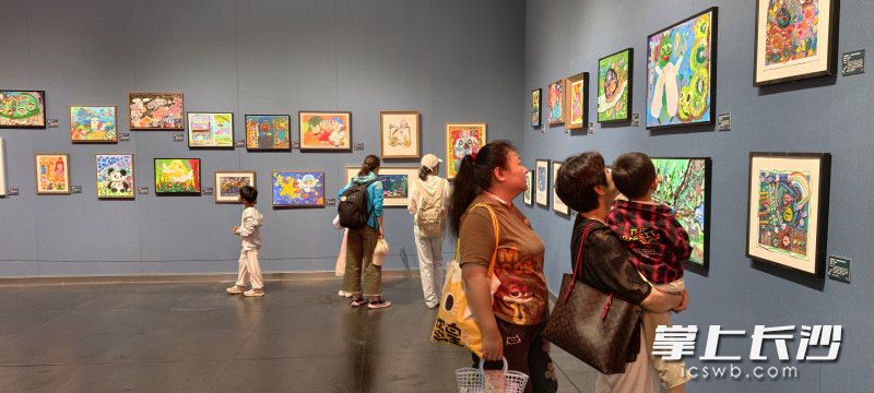 每个孩子都是天生的创造者。 每个孩子都是天生的创造者。