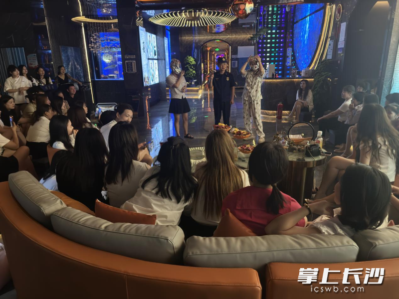 图为培训演练现场。 长沙晚报通讯员 杨来富 摄 图为培训演练现场。 长沙晚报通讯员 杨来富 摄