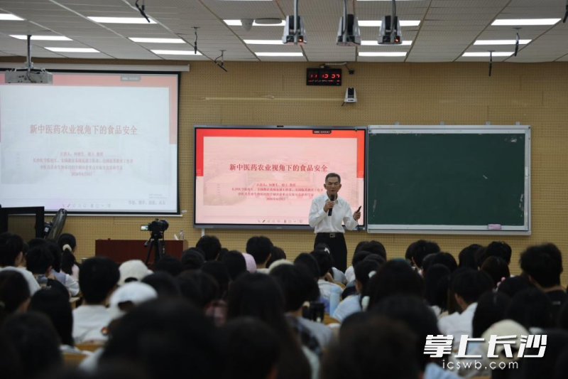 专题思政课是该校深耕中医药办学特色、推进医教融合与课程思政建设的重要举措。 专题思政课是该校深耕中医药办学特色、推进医教融合与课程思政建设的重要举措。