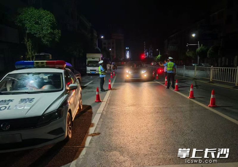 近期，长沙交警持续开展酒驾专项整治。通讯员 胡锐 摄