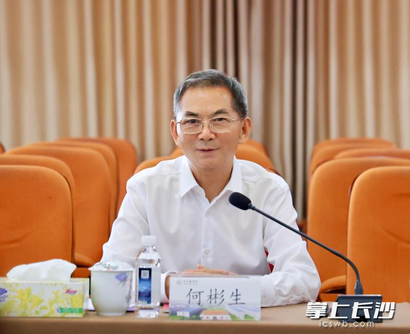 长沙医学院校长何彬生表示,学校将与望城区中小学在思政课程共建、师资队伍共育、实践基地共享等方面深度合作。均为学校供图 长沙医学院校长何彬生表示,学校将与望城区中小学在思政课程共建、师资队伍共育、实践基地共享等方面深度合作。均为学校供图