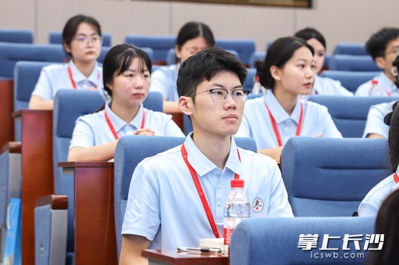 本届暑期学校全面升级学术载体与研学体系,为广大学员打造文化浸润、国际对话、科研攻坚三位一体的综合研学平台。 本届暑期学校全面升级学术载体与研学体系,为广大学员打造文化浸润、国际对话、科研攻坚三位一体的综合研学平台。