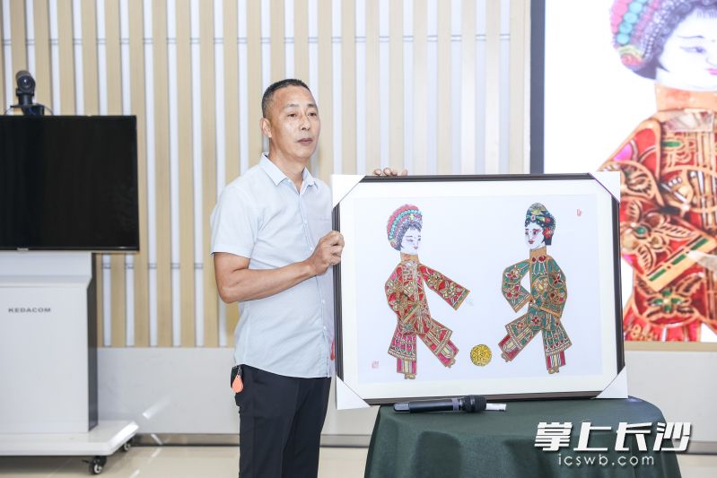 一等奖获奖作品:纸影蹴鞠球(长沙皮影戏)。 一等奖获奖作品:纸影蹴鞠球(长沙皮影戏)。