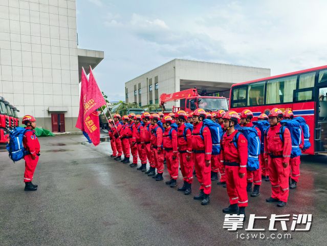 中国安能长沙救援基地星夜驰援广西防汛抢险。均为长沙晚报通讯员 谭凯勇供图 中国安能长沙救援基地星夜驰援广西防汛抢险。均为长沙晚报通讯员 谭凯勇供图