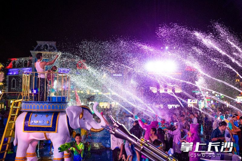 动力泼水战车全线出动。 动力泼水战车全线出动。