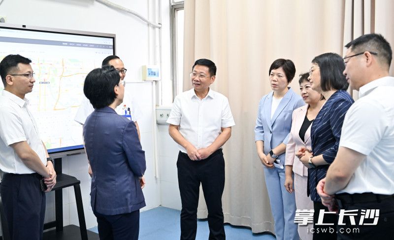 7月13日，市委副书记、市长陈博彰调研全市120指挥调度平台建设及院前医疗急救工作。 长沙晚报全媒体记者 王志伟 摄