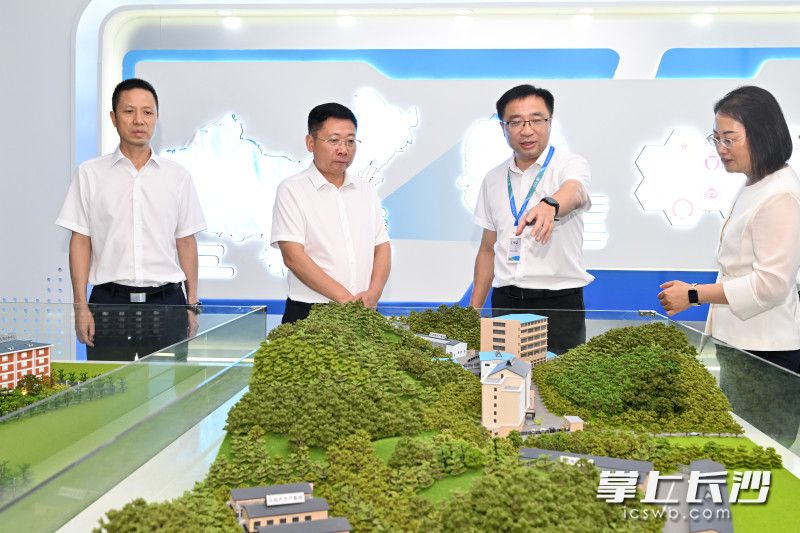 湖南普瑞玛药物研究中心有限公司调研现场。 均为长沙晚报全媒体记者 王志伟 摄 湖南普瑞玛药物研究中心有限公司调研现场。 均为长沙晚报全媒体记者 王志伟 摄