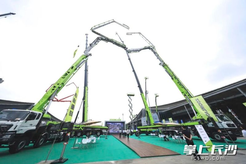 中联重科的新能源产品矩阵多项技术实现全球首创。长沙晚报通讯员 刘成坤 供图 中联重科的新能源产品矩阵多项技术实现全球首创。长沙晚报通讯员 刘成坤 供图