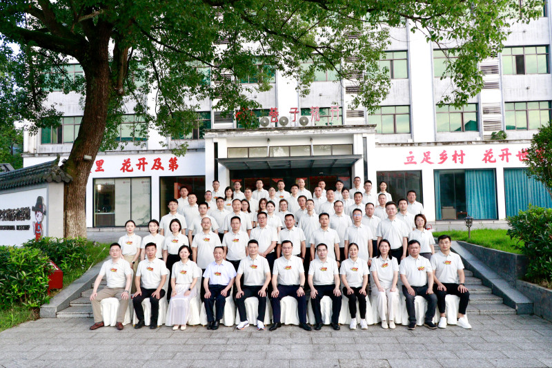 7月24—26日,第一期长沙市高层次人才OLINK研修班在宁乡巷子花开培训基地举办。 7月24—26日,第一期长沙市高层次人才OLINK研修班在宁乡巷子花开培训基地举办。