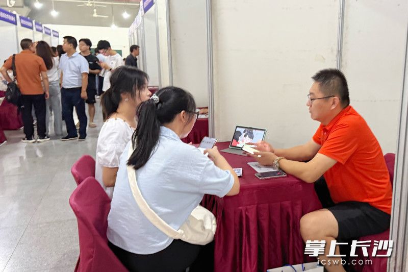 7月29日,2026年“湘人才”公益招聘活动——湖南省综合专场招聘会(二十二)举办。 7月29日,2026年“湘人才”公益招聘活动——湖南省综合专场招聘会(二十二)举办。