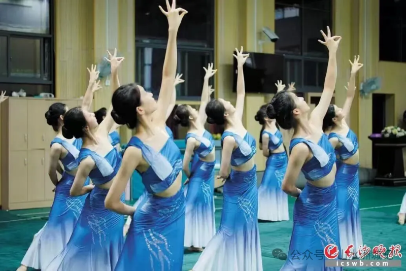 孩子们在暑期参与各种研学项目,开拓眼界。 孩子们在暑期参与各种研学项目,开拓眼界。