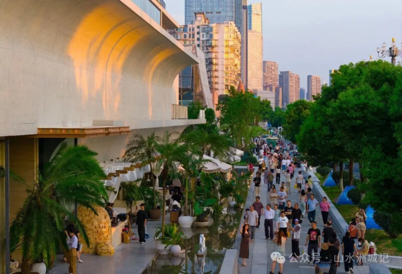 全运会的到来，将把天心区的流量转化为产业增量。图为五一商圈碧湘楚巷
