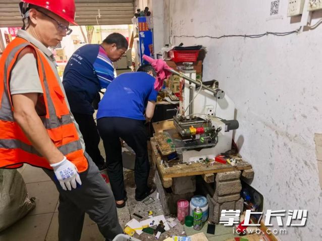 8月以来,街道网格员累计出动94人次开展“敲门行动”。 8月以来,街道网格员累计出动94人次开展“敲门行动”。