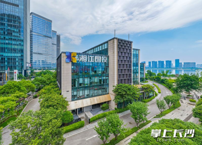 湘江国投持续跟进临一云川的发展需求,在产能扩建、供应链本土化、应用场景拓展等方面提供深度赋能。湘江早报全媒体记者 罗钟杰 摄 湘江国投持续跟进临一云川的发展需求,在产能扩建、供应链本土化、应用场景拓展等方面提供深度赋能。湘江早报全媒体记者 罗钟杰 摄